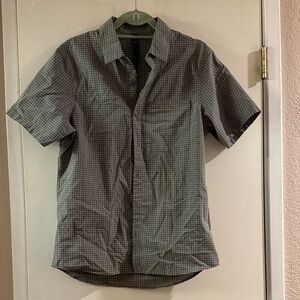 Lululemon Men’s small Olive Grid Short Sleeve Button Down Shirt